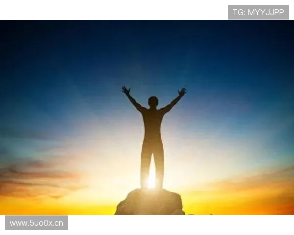 凝视企业家雕像感悟奋斗精神汲取前行力量的心灵思考